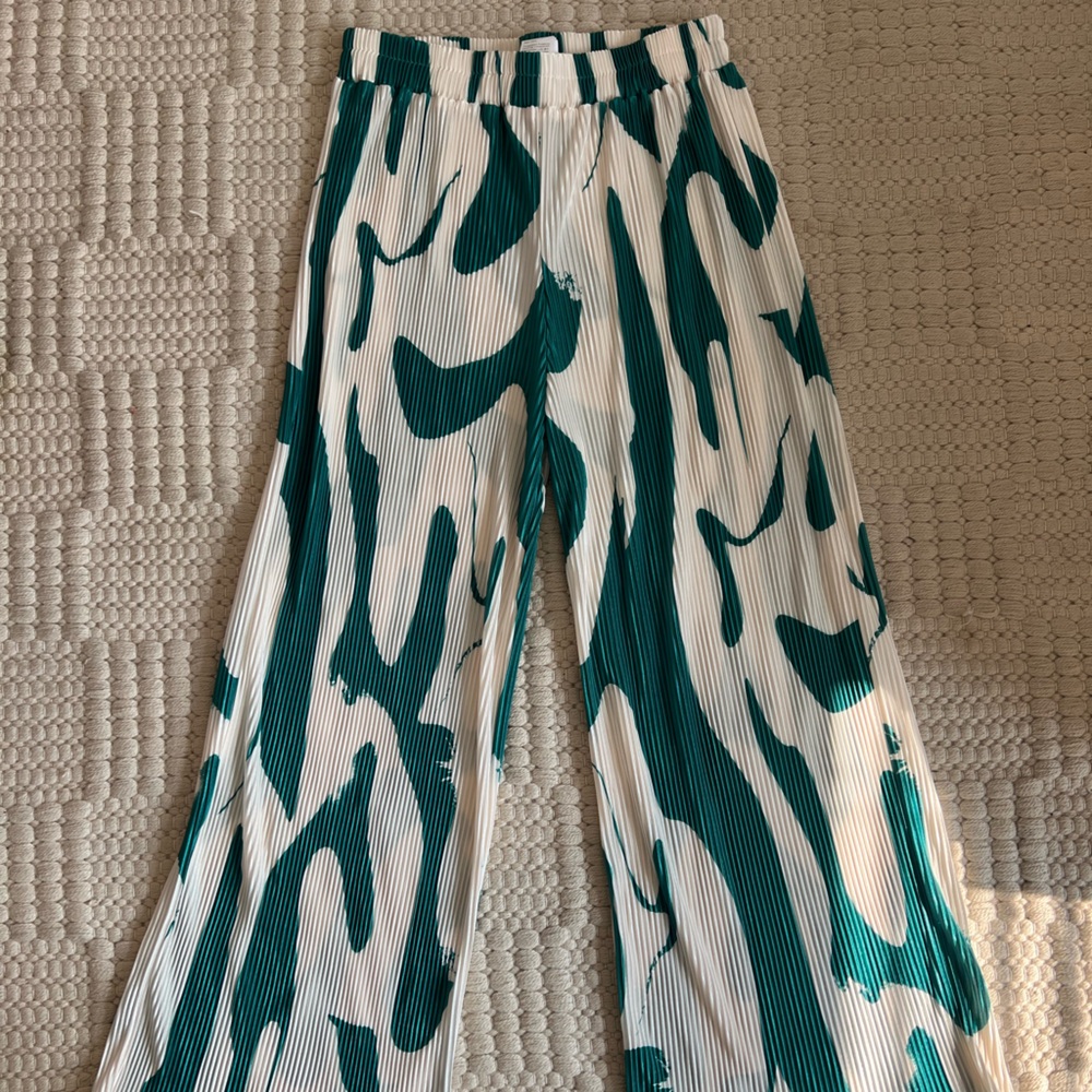 Shein Green and White Patterned Pants